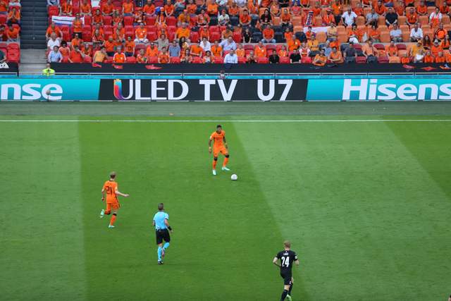 英格兰战胜乌克兰，提前锁定头名出线