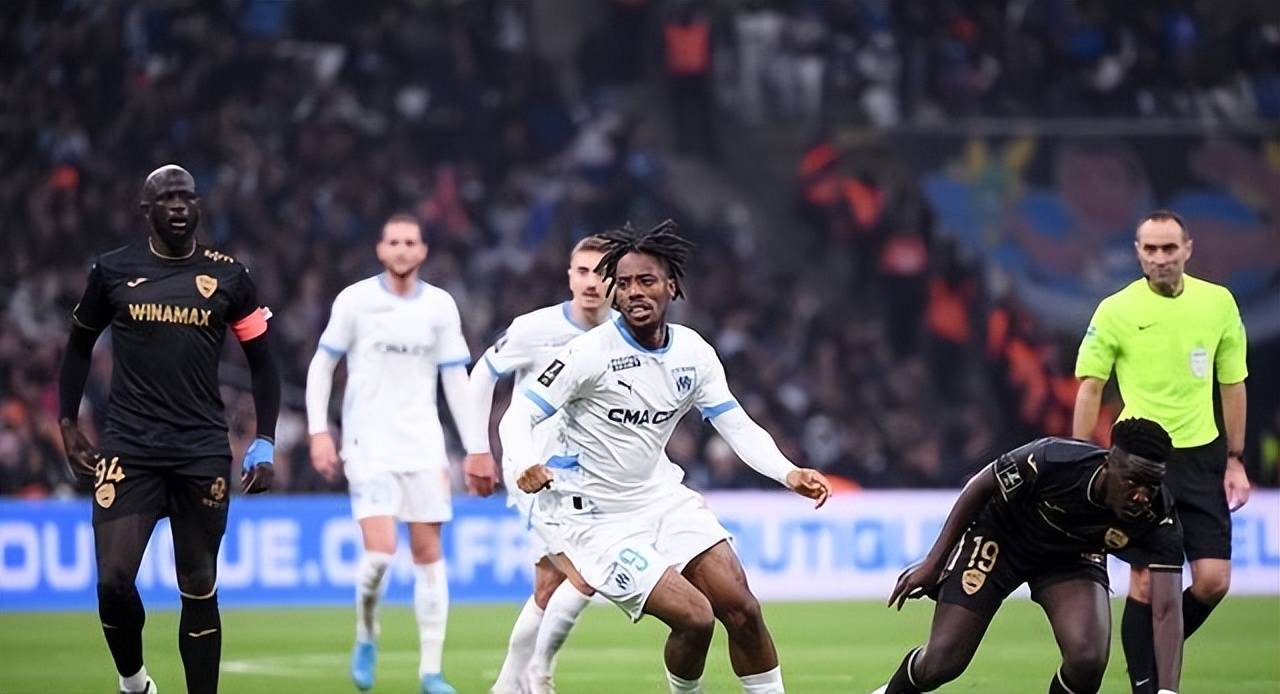 马赛中场球员回归训练,助阵球队备战 马赛中场球员回归训练,助阵球队备战