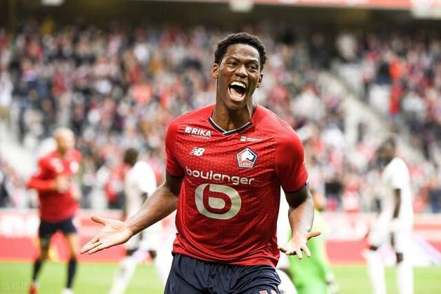 FB体育官网-防守稳固，法甲卫冕冠军保持不败纪录