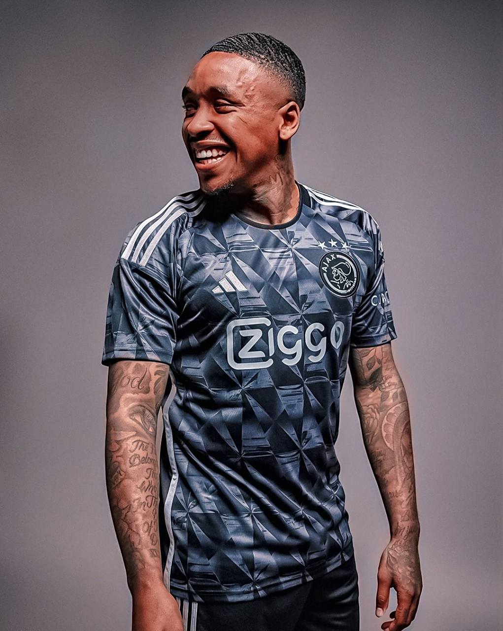 FB体育APP-阿贾克斯客场迎战劲敌，实力逐渐浮出水面的简单介绍