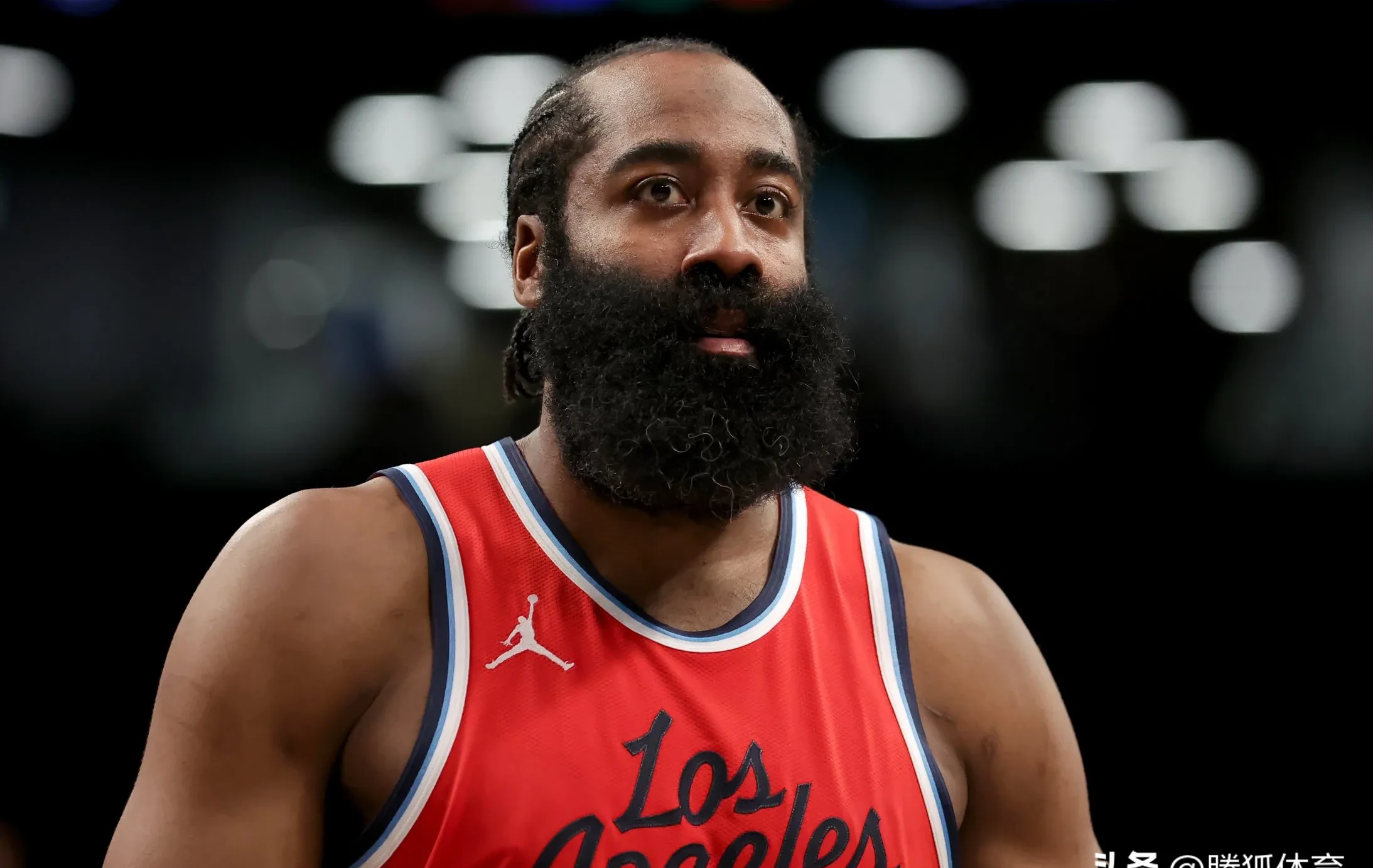 FB体育网页版-火箭队主场告负热火，哈登孤独起舞