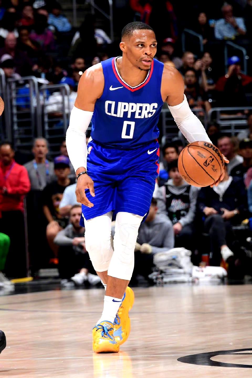 FB体育官网-快船主场大胜魔术，取得五连胜