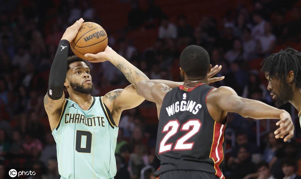 FB体育官方网站-热火105比94战胜黄蜂，迎来两连胜的简单介绍