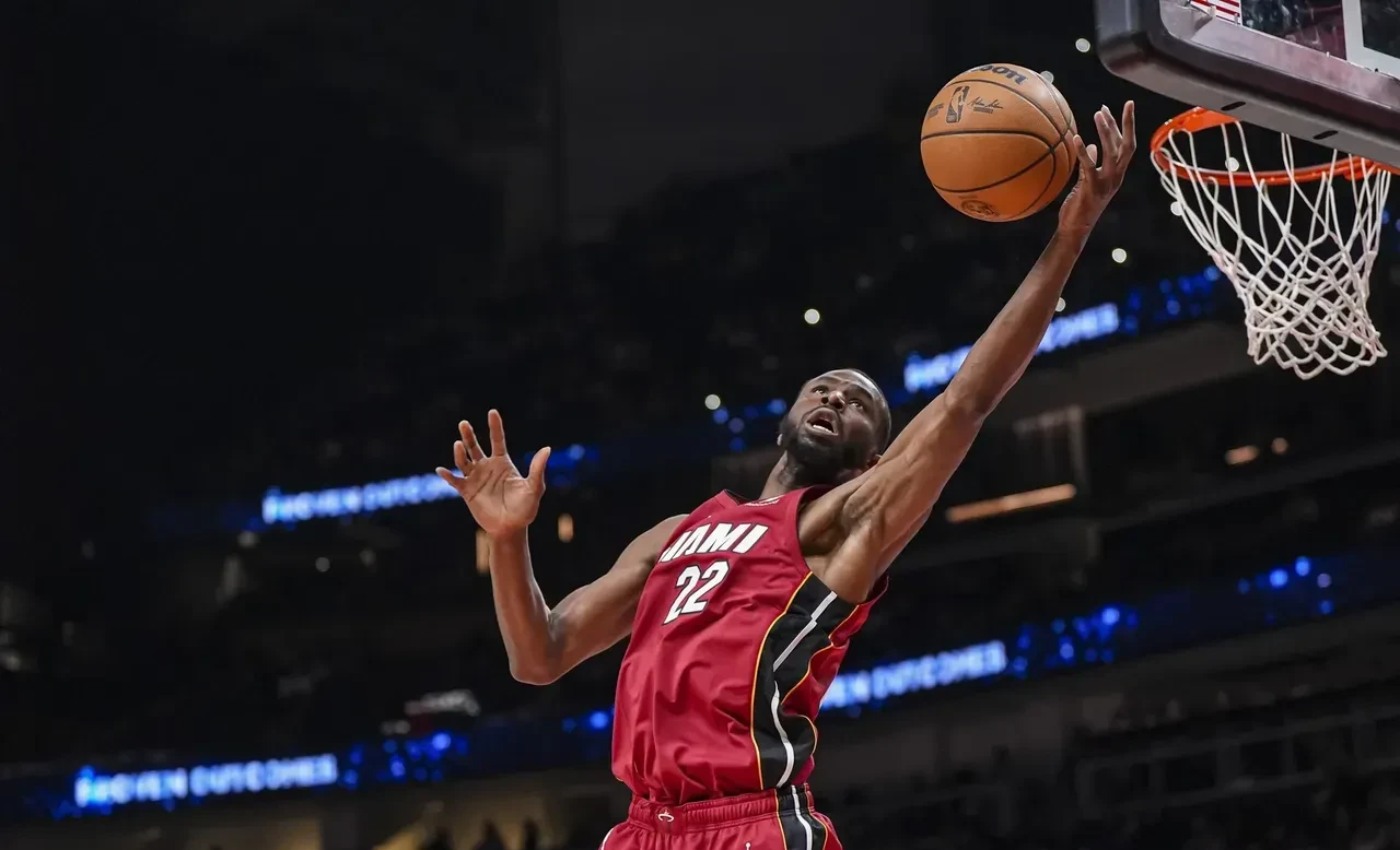 热火险胜独行侠,取得三连胜 热火险胜独行侠,取得三连胜