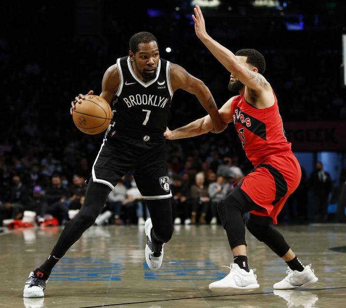 骑士大胜黄蜂,取得两连胜 骑士大胜黄蜂,取得两连胜