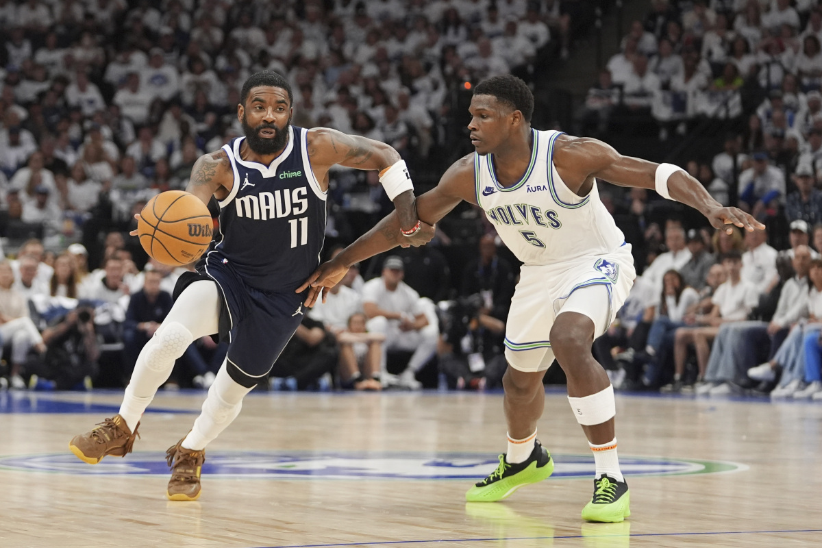 FB体育网页版-爵士横扫独行侠，新秀表现抢眼