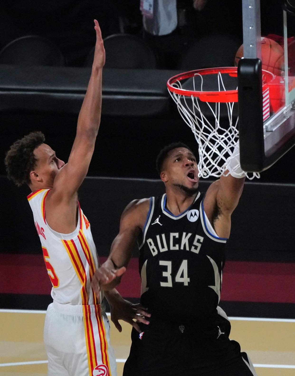 FB体育官方网站-雄鹿击败老鹰，实现6连胜