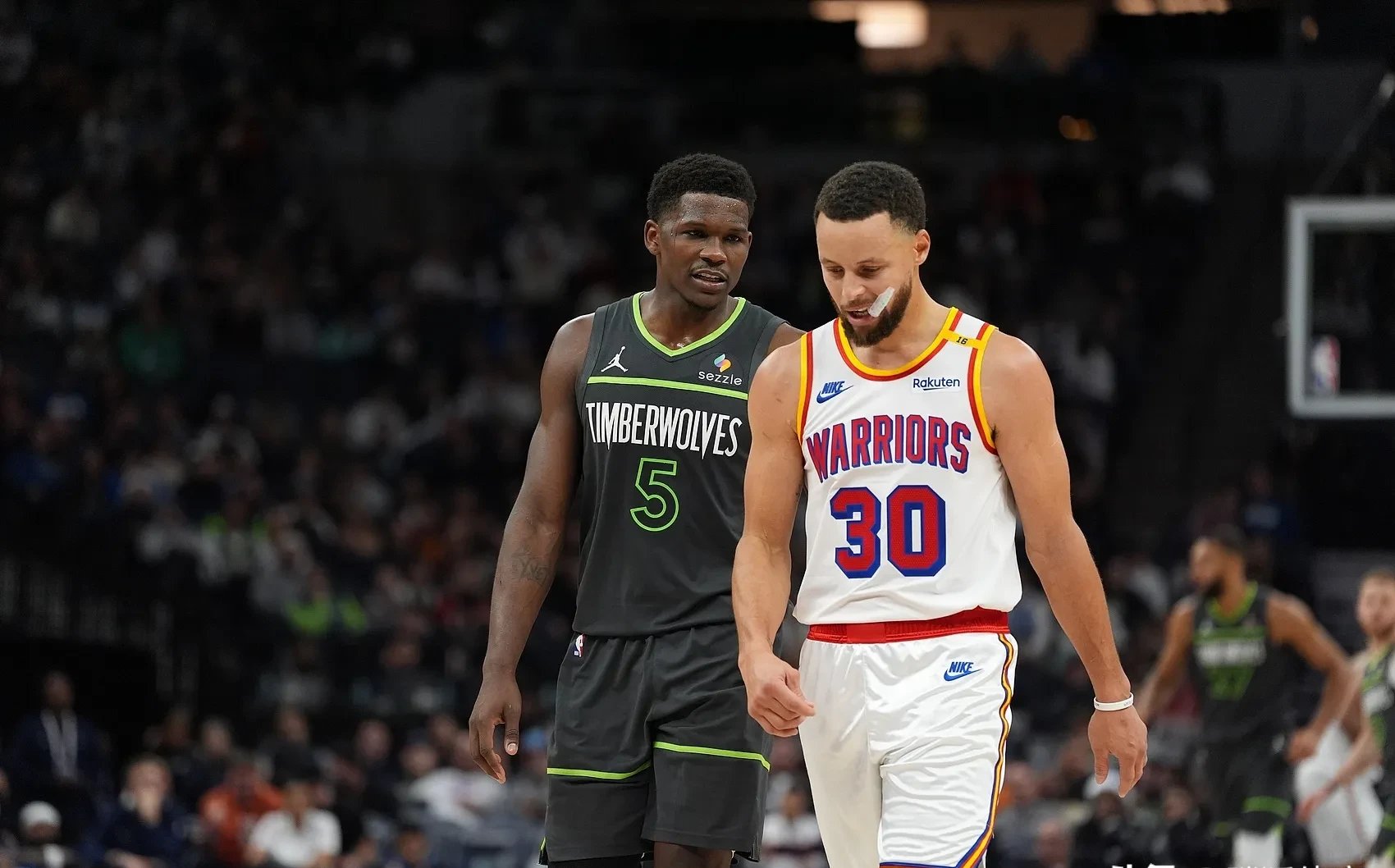 FB体育在线-森林狼惜败马刺，遗憾失利