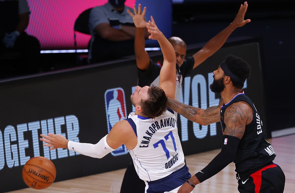 独行侠主场不敌尼克斯：唐西奇单核难撑场面，饮恨失利