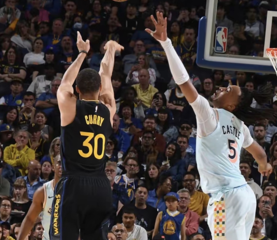 勇士大胜马刺,取得四连胜 勇士大胜马刺,取得四连胜